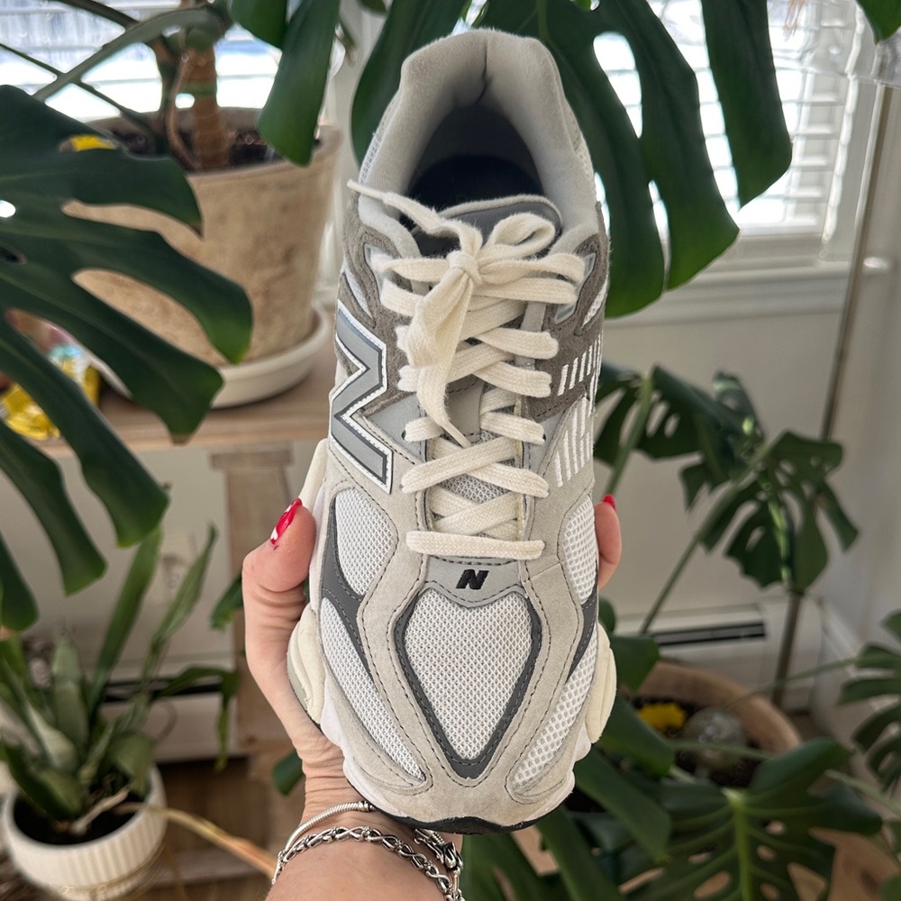 New Balance Women's Beige and Gray Sneakers 9060 W10.5 - Picture 3 of 7